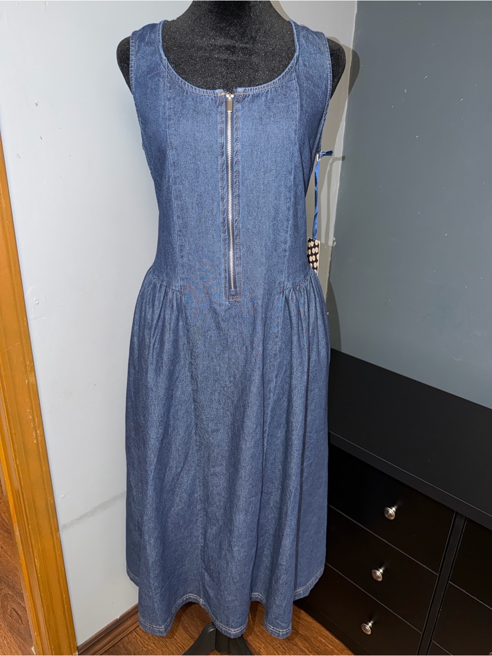 Women's Sleeveless Denim Midi Dress with Front Zip